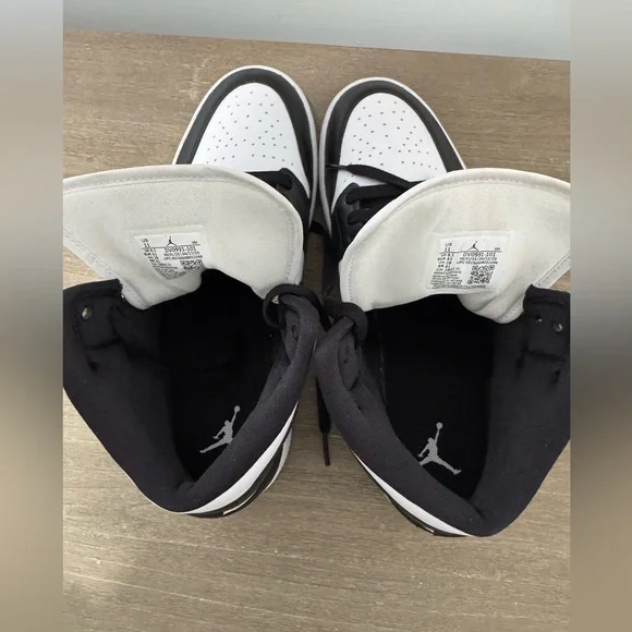 Air Jordan 1 Mid Panda Black and White | Very Good Condition - Picture 6 of 8